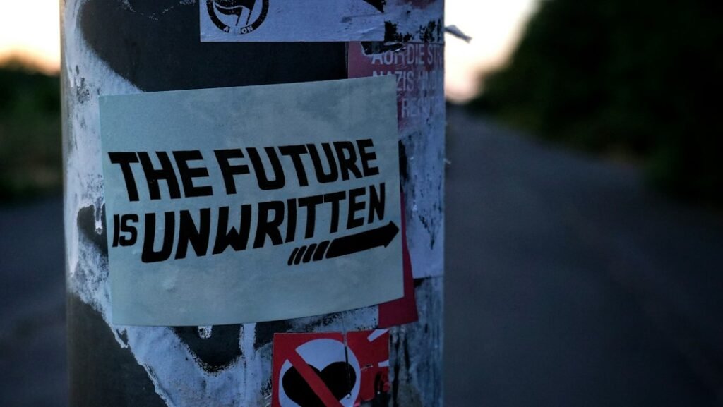Chvrches Sign With Futures Music Group: A New Chapter and What It Signals for the Music Industry